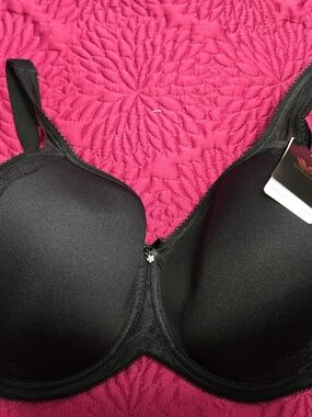 Wacoal Black Molded T-Shirt Bra with Subtle Center Charm